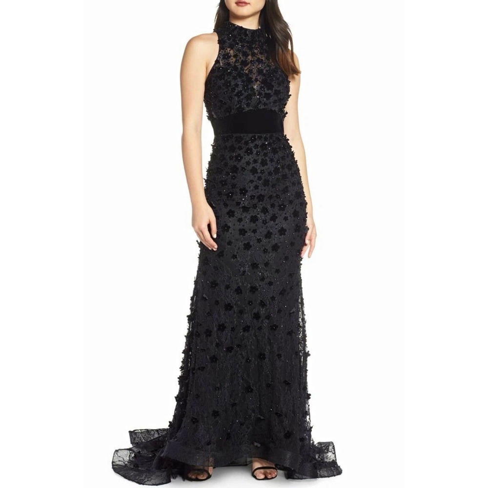 Mac Duggal Women's Size 8 Floral Applique Lace Mermaid Gown in Black